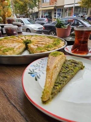 КАК ДА ЯДЕМ МОРКОВЕНОТО ПАРЧЕ БАКЛАВА?