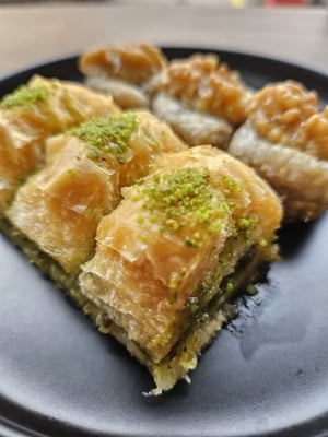 ЗАЩО ОБИЧАМЕ БАКЛАВАТА ТОЛКОВА МНОГО?